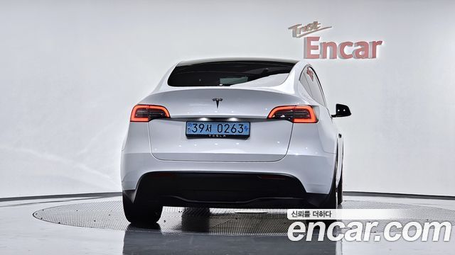 Tesla Model Y RWD — пробег 49 311 км — фото 4 из 5