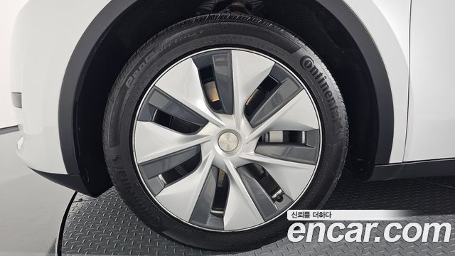 Tesla Model Y RWD — пробег 49 311 км — фото 5 из 5
