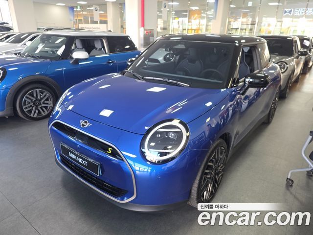 Mini Cooper SE Favoured — пробег 4 030 км — фото 1 из 5