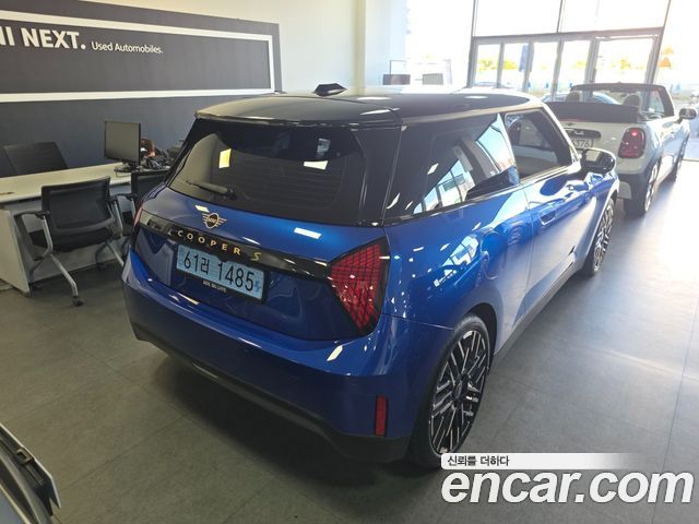 Mini Cooper SE Favoured — пробег 4 030 км — фото 2 из 5