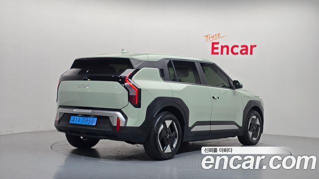 Kia EV3 Standard 2WD Air — пробег 40 036 км — фото 2 из 5