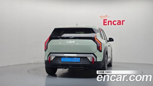 Kia EV3 Standard 2WD Air — пробег 40 036 км — фото 4 из 5