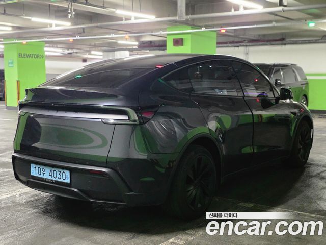 Tesla Model Y RWD — пробег 27 300 км — фото 4 из 5