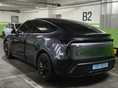 Tesla Model Y RWD — пробег 27 300 км — фото 5 из 5