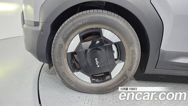 Kia PV5 Passenger 5 Seater Plus — пробег 8 107 км — фото 5 из 5