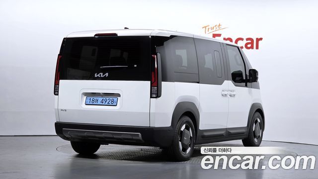 Kia PV5 Passenger 5 Seater Plus — пробег 4 565 км — фото 2 из 5