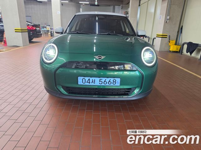 Mini Cooper SE Classic — пробег 4 284 км — фото 2 из 4