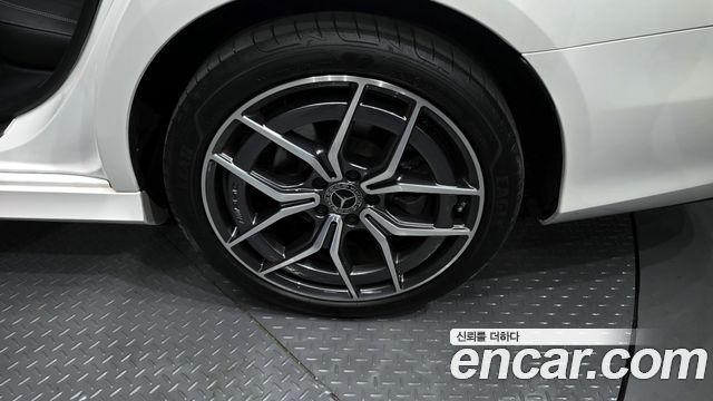 Mercedes-Benz E-Class E220d 4MATIC AMG Line — пробег 30 395 км — фото 5 из 5