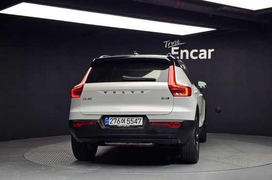 Volvo XC40 B4 R-Design — пробег 31 190 км — фото 4 из 5