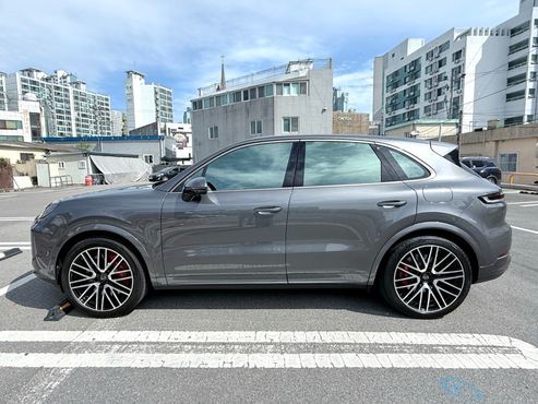 Porsche Cayenne 4.0 Turbo E-Hybrid — пробег 17 000 км — фото 5 из 5