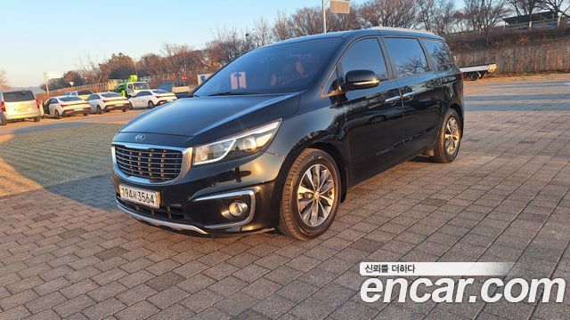 Kia Carnival 9-seater Luxury — пробег 239 924 км — фото 3 из 5