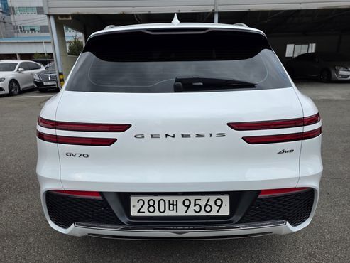 Genesis GV70 2.2 Diesel AWD — пробег 128 000 км — фото 4 из 5