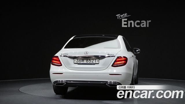 Mercedes-Benz E-Class из Кореи Encar