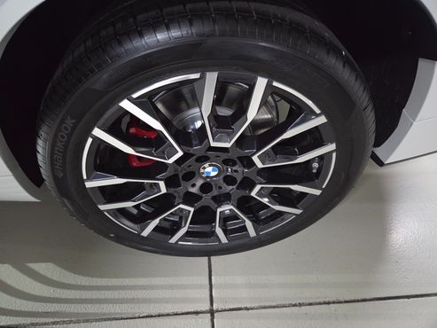 BMW X5 xDrive 50e M Sport — пробег 1 300 км — фото 5 из 5