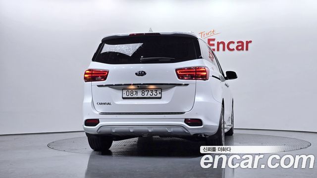 Kia Carnival из Кореи Encar