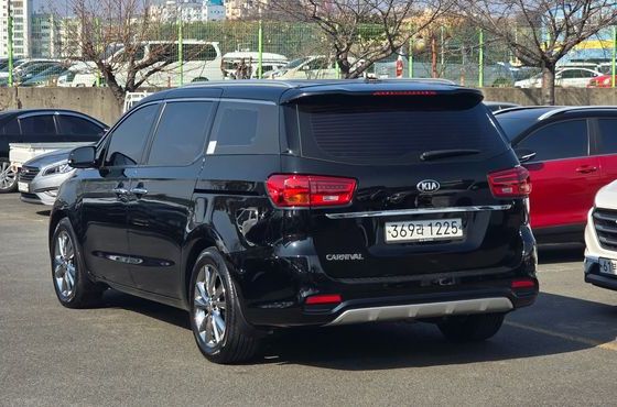 Kia Carnival 9-Seater Prstige — пробег 96 585 км — фото 5 из 5