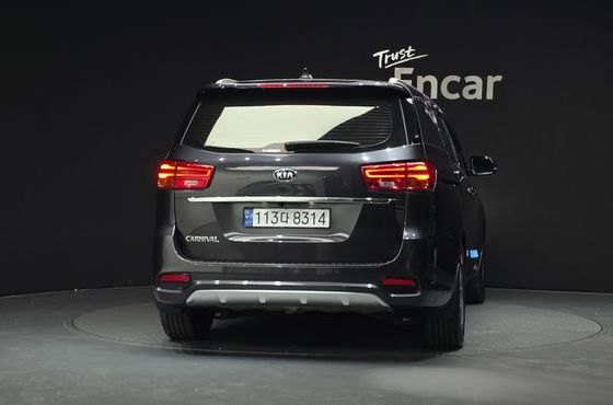 Kia Carnival 9-Seater Prstige — пробег 143 451 км — фото 4 из 5