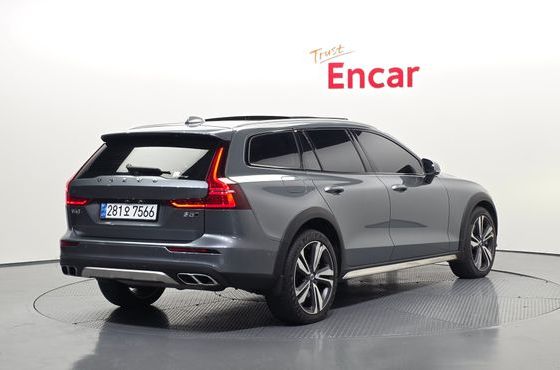 Volvo V60 B5 Pro AWD — пробег 52 047 км — фото 2 из 5