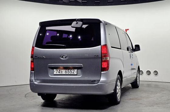 Hyundai Starex 11-Seater Wagon CVX Luxury — пробег 173 975 км — фото 4 из 5