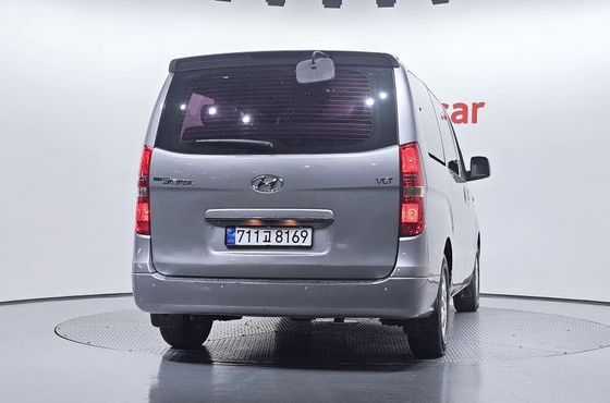 Hyundai Starex 12-Seater Wagon CVX Luxury — пробег 205 081 км — фото 4 из 5