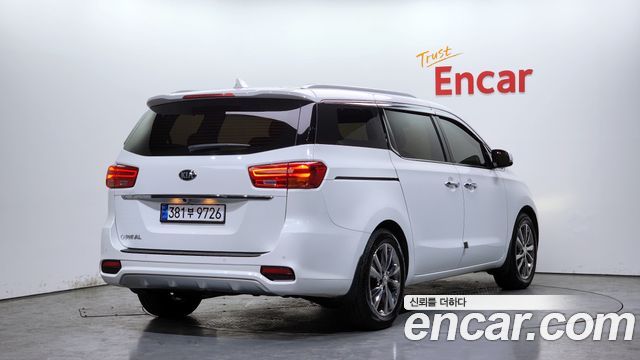 Kia Carnival из Кореи Encar