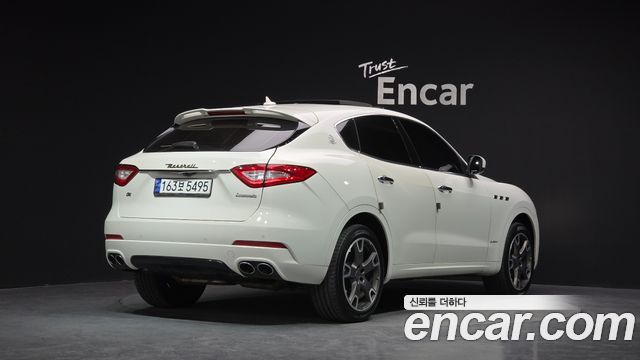 Maserati Levante из Кореи Encar