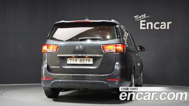 Kia Carnival 11-seater Luxury — пробег 86 528 км — фото 4 из 5