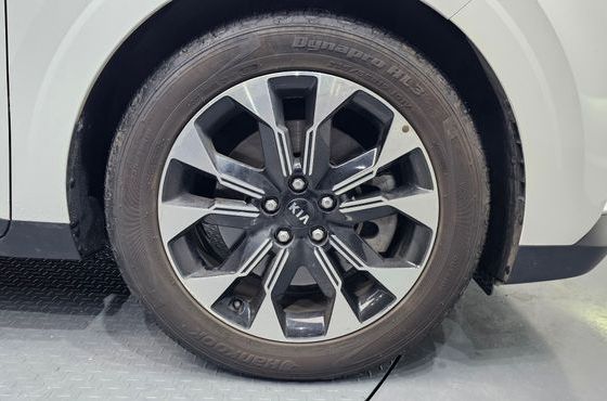 Kia Carnival Gasoline 7-Seater Signature — пробег 76 353 км — фото 5 из 5