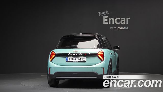 Mini Cooper 5 Door Favoured — пробег 4 438 км — фото 4 из 5