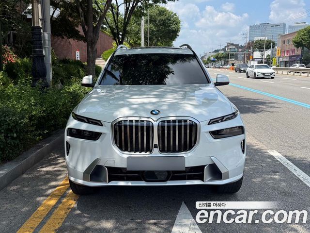 BMW X7 xDrive 40i Design Pure Excellence 6-Seater — пробег 7 056 км — фото 3 из 5