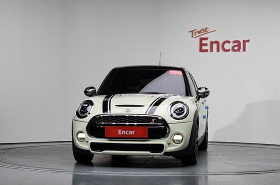 Mini Cooper 5Door Standard 3rd — пробег 28 679 км — фото 3 из 5