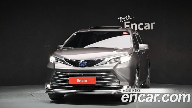 Toyota Sienna 2.5 Hybrid 2WD — пробег 81 357 км — фото 3 из 5