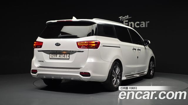 Kia Carnival из Кореи Encar