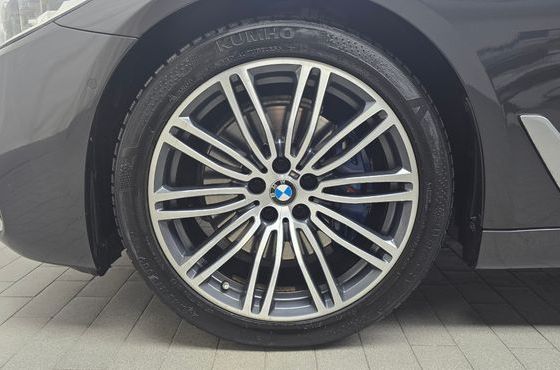 BMW 5-Series 530i M Sport Package Plus — пробег 64 122 км — фото 5 из 5