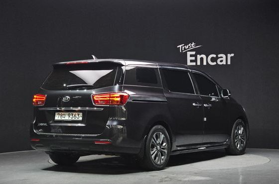 Kia Carnival 11-Seater Deluxe — пробег 80 659 км — фото 2 из 5