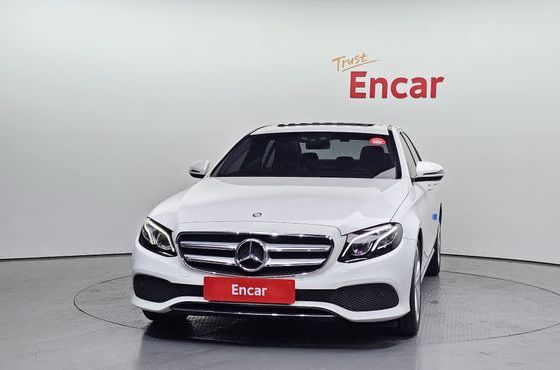 Mercedes-Benz E-Class E220d Avantgarde — пробег 90 598 км — фото 3 из 5