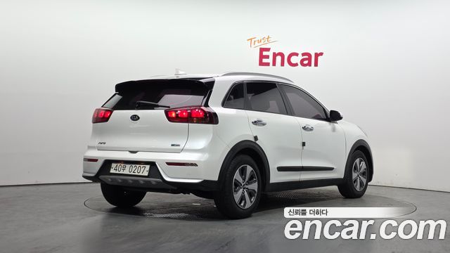 Kia Niro Luxury — пробег 95 861 км — фото 2 из 5