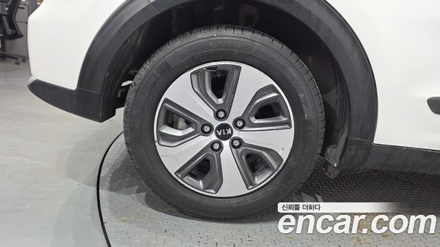 Kia Niro Luxury — пробег 95 861 км — фото 5 из 5