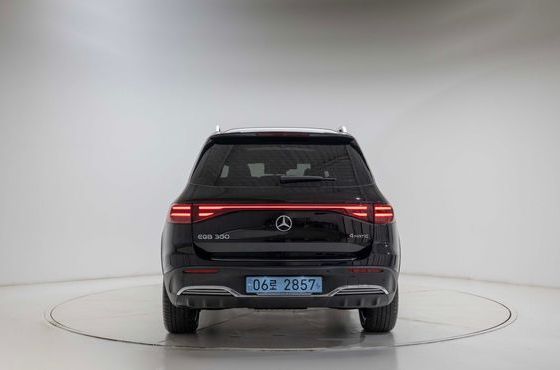 Mercedes-Benz EQB EQB300 4MATIC — пробег 7 520 км — фото 4 из 5
