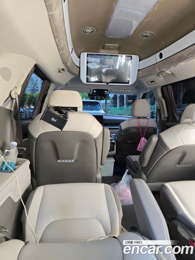 Kia Carnival HEV 9-Seater Hi-Limousine Signature — пробег 1 200 км — фото 2 из 5