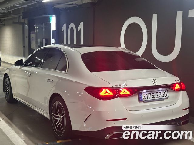 Mercedes-Benz E-Class E300 4MATIC AMG Line — пробег 10 100 км — фото 4 из 5