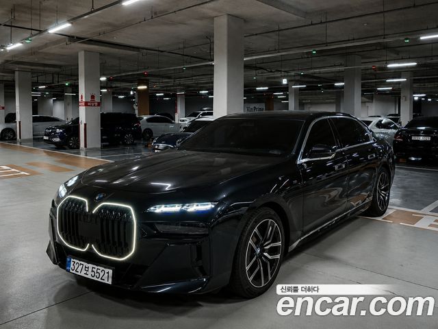 BMW 7-Series 740d xDrive M Sport — пробег 10 800 км — фото 1 из 5
