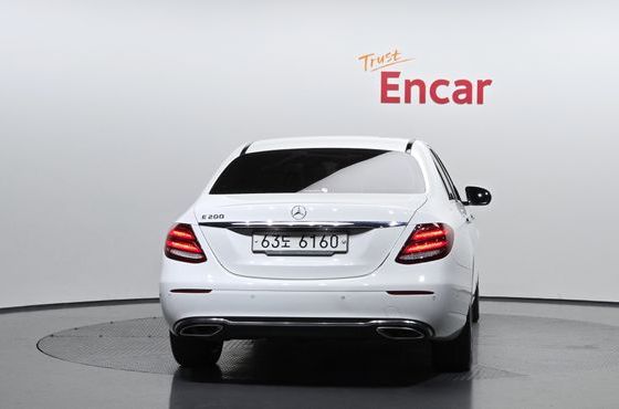 Mercedes-Benz E-Class E200 Avantgarde — пробег 109 760 км — фото 4 из 5
