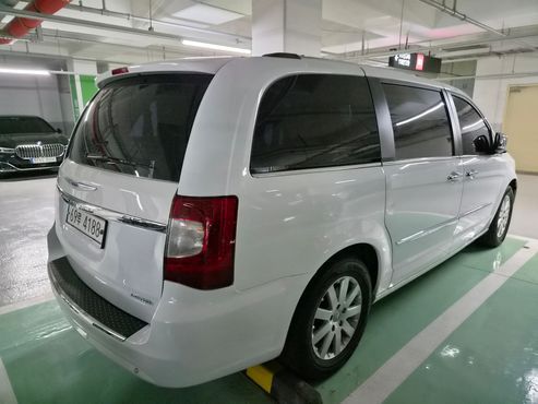 Chrysler Grand Voyager 3.6 LIMITED — пробег 120 000 км — фото 4 из 5