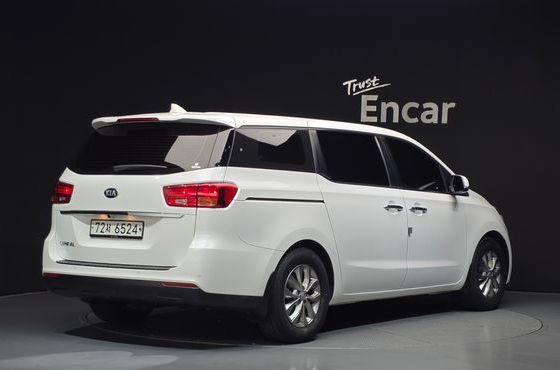 Kia Carnival 11-Seater Deluxe — пробег 80 991 км — фото 2 из 5