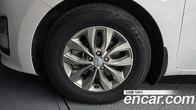 Kia Carnival 11-Seater Deluxe — пробег 80 991 км — фото 5 из 5