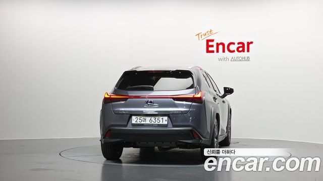 Lexus UX 2.0 AWD — пробег 139 679 км — фото 4 из 5