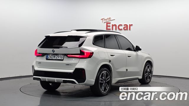 BMW X1 sDrive 18d M Sport — пробег 12 050 км — фото 2 из 5