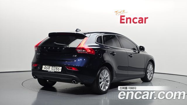 Volvo V40 из Кореи Encar