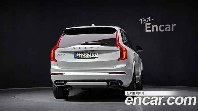 Volvo XC90 T8 R-Design Hybrid — пробег 37 587 км — фото 4 из 5